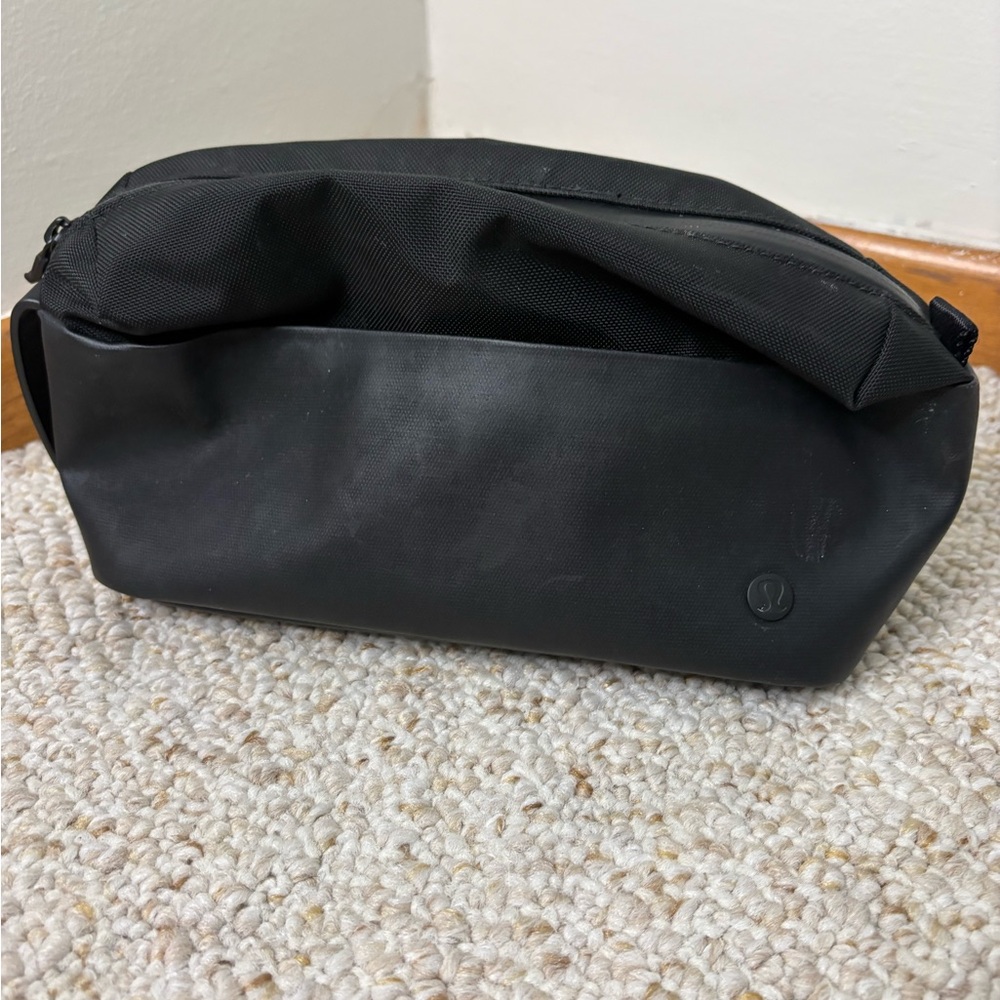 lululemon athletica Black Men's Toiletry Kit